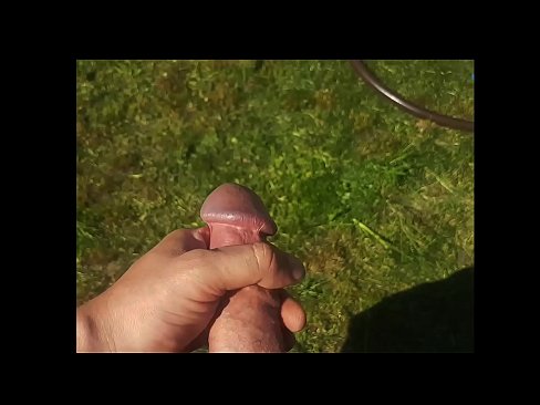 ❤️ Vruća zgodnica jebe svoju ružičastu macu i svršava špricom u ljetnom vrtu ️ Porno kod nas hr.sexonfire.ru